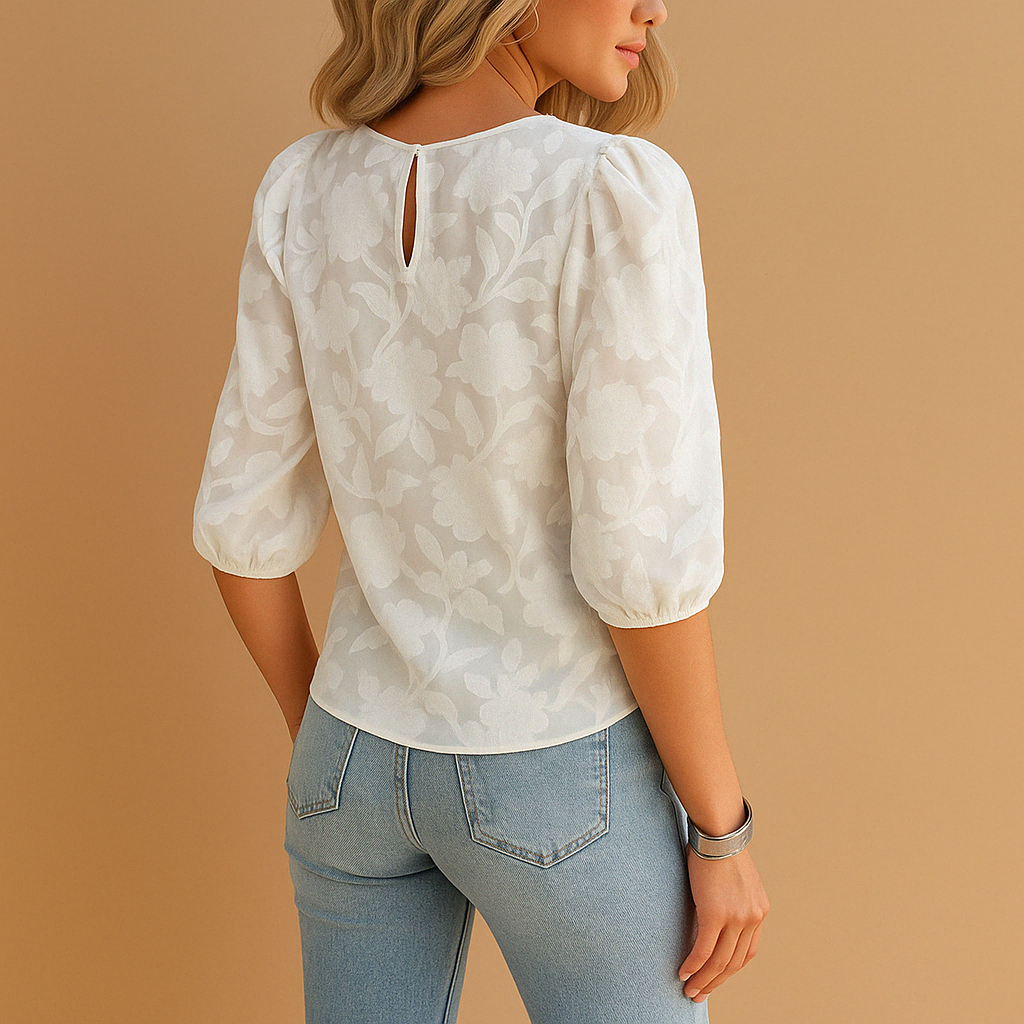 Blusa in chiffon floreale per donna in bianco, rosa, albicocca, blu e nero con design elegante e vestibilità lusinghiera.